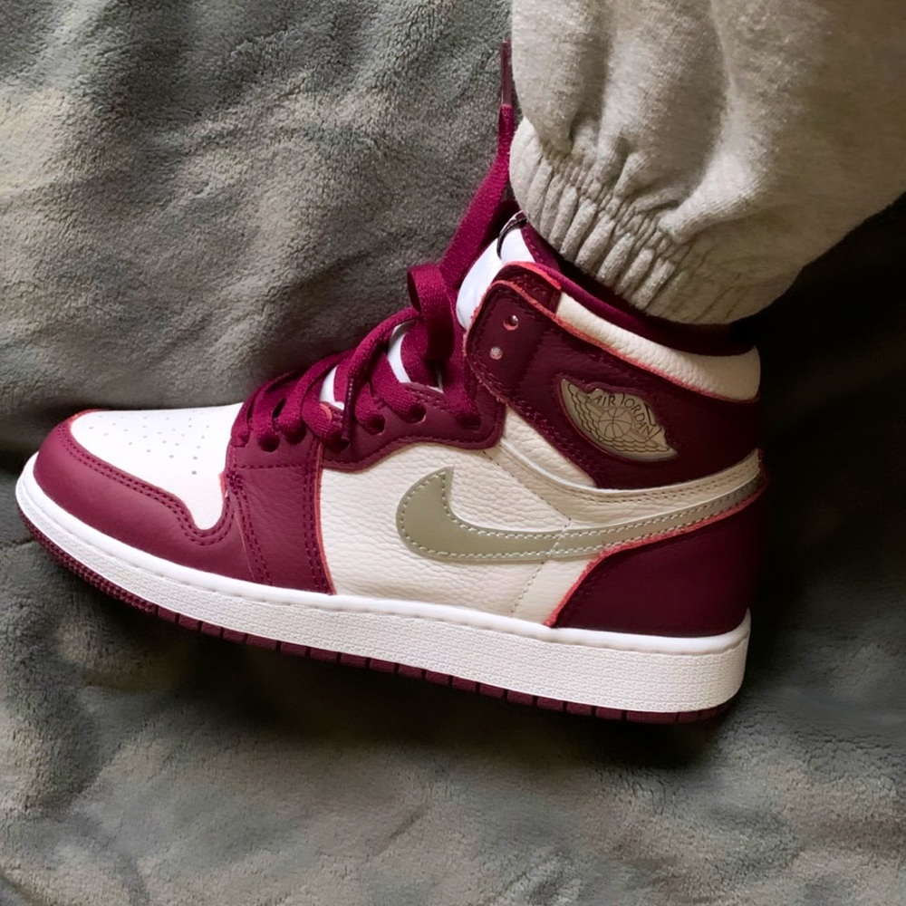 Air Jordan 1 Retro High OG GS - Picture 3 of 11